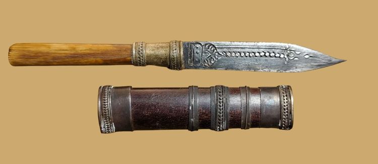 มีดหลวงพ่อเดิม วัดหนองโพ ยาว 5 นิ้ว 