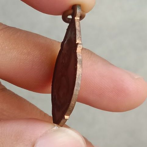 หลวงพ่อขอมวัดไผ่ลงวัว เหรียญใบสาเก ปี 2500 รูปที่ 3