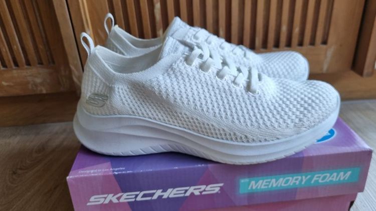 รองเท้าลำลองผู้หญิงสีขาว เบอร์ 37 รูปที่ 2