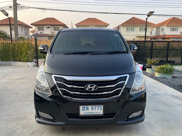 Hyundai H-1  2015 2.5 Deluxe Utility-car ดีเซล ไม่ติดแก๊ส เกียร์อัตโนมัติ ดำ รูปที่ 2