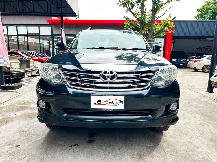 Toyota Fortuner 2012 2.7 V Utility-car เบนซิน เกียร์อัตโนมัติ ดำ รูปที่ 2