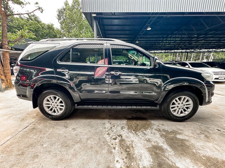 Toyota Fortuner 2012 2.7 V Utility-car เบนซิน เกียร์อัตโนมัติ ดำ รูปที่ 4