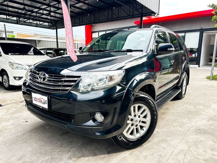 รถ Toyota Fortuner 2.7 V สี ดำ