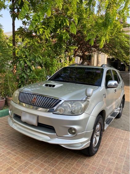 รถ Toyota Fortuner 3.0 V 4WD สี เทา