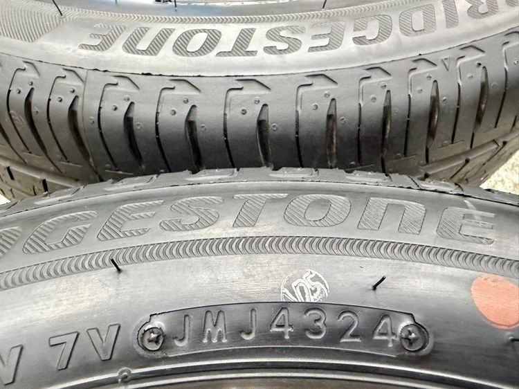 ยางถอดป้ายแดงขอบ 16” ยี่ห้อ BRIDGESTONE รุ่น ECOPIA EP150 ขนาด 185-55R16 ปี 24 สีเส้นตุ่มหน้ายางยังอยู่ครบ  รูปที่ 2