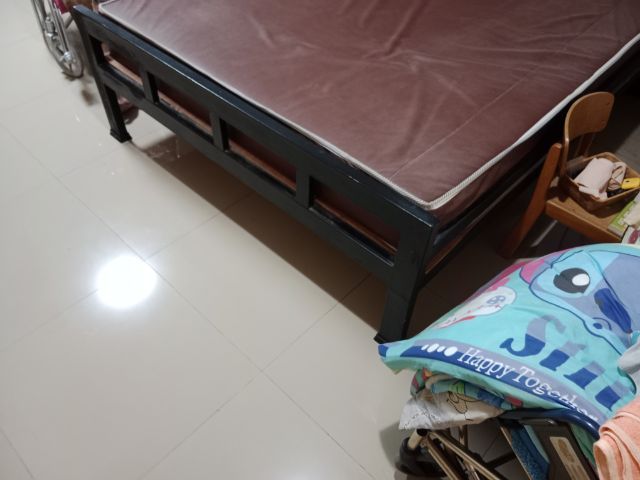 เตียง5ฟุตขาเหล็กเบาะหนัง รูปที่ 3