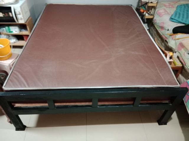 เตียง5ฟุตขาเหล็กเบาะหนัง รูปที่ 2