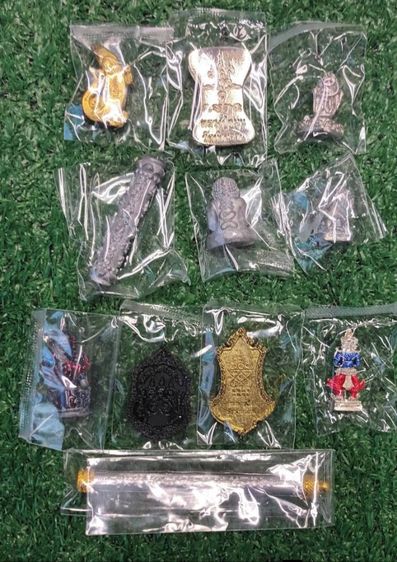 เหรียญหล่อ งานหล่อ ตะกรุด
หลวงปู่หมุน วัดบ้านจาน 
หลวงปู่อิ่ม วัดทุ่งนาใหม่
(รับรวม 11 องค์กล่องครบ) รูปที่ 3