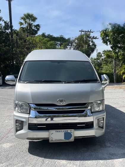รถ Toyota Hiace 2.5 D4D สี บรอนซ์เงิน