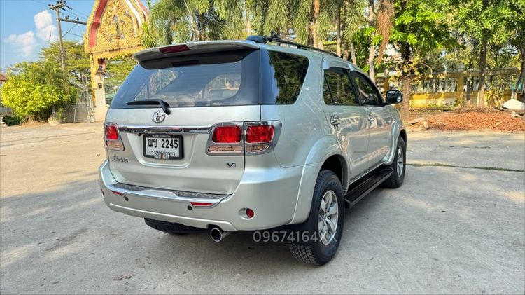 รถ Toyota Fortuner 3.0 V 4WD สี เทา