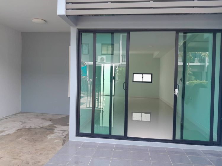 Areeya Property เดอะคัลเลอร์ส ทาวน์โฮมโมเดิร์น 2 ชั้น (ลดราคา เหลือเพียง 2.25 ลบ.)