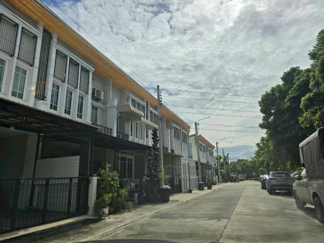 ขายบ้านทาวโฮม 4 ห้องนอน 3 ห้องน้ำ บางนา สวนหลวง ติดต่อเจ้าของ 0805996494