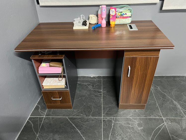 ไม้ โต๊ะทำงาน