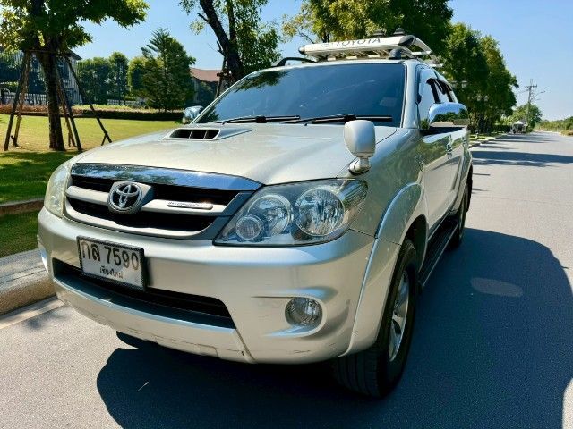 รถ Toyota Fortuner 3.0 G 4WD สี บรอนซ์ทอง