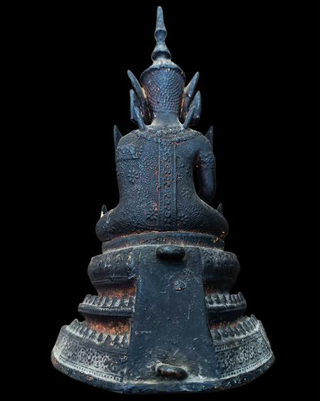 พระพุทธรูปบูชาสมัยรัตนโกสินทร์ นั่งทรงเครื่องปางสมาธิ เนื้อโลหะผสมลงรักปิดทอง ก้นดินไทย หน้าตักเกือบ 3 นิ้ว ฐานเกือบ 5 นิ้ว สูง 8 นิ้ว สร้าง รูปที่ 4