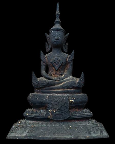 พระพุทธรูปบูชาสมัยรัตนโกสินทร์ นั่งทรงเครื่องปางสมาธิ เนื้อโลหะผสมลงรักปิดทอง ก้นดินไทย หน้าตักเกือบ 3 นิ้ว ฐานเกือบ 5 นิ้ว สูง 8 นิ้ว สร้าง รูปที่ 6