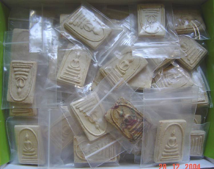 สมเด็จหลังสิงห์ หลวงปู่บัว วัดบางเป้ง ชลบุรี ผสมผงเก่าบางขุนพรหม พระชุดนี้คนเมืองชลรู้จักกันดีครับ โดยเฉพาะคนแถวหนองมนครับ รูปที่ 18