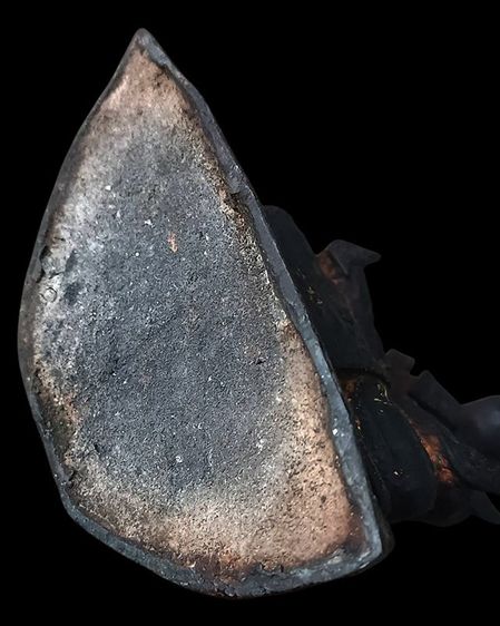 พร้อมกัน 2 องค์ พระพุทธรูปบูชาสมัยรัตนโกสินทร์ นั่งทรงเครื่องปางสมาธิ เนื้อโลหะผสมลงรักปิดทอง ก้นดินไทย สร้างปี พ.ศ. 2325-2500 สภาพสวยมากผิว รูปที่ 9