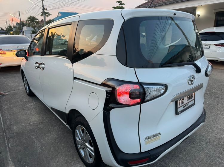 Toyota Sienta 2018 1.5 G Utility-car เบนซิน ไม่ติดแก๊ส เกียร์อัตโนมัติ ขาว รูปที่ 4