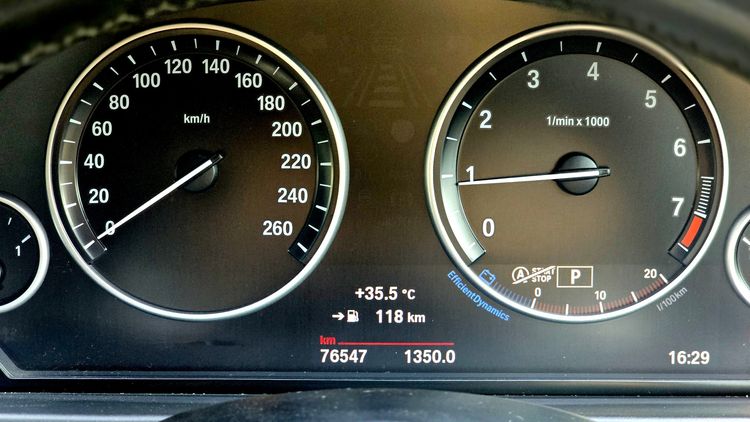 BMW Series 5 2015 528i Sedan เบนซิน ไม่ติดแก๊ส เกียร์อัตโนมัติ ขาว รูปที่ 2
