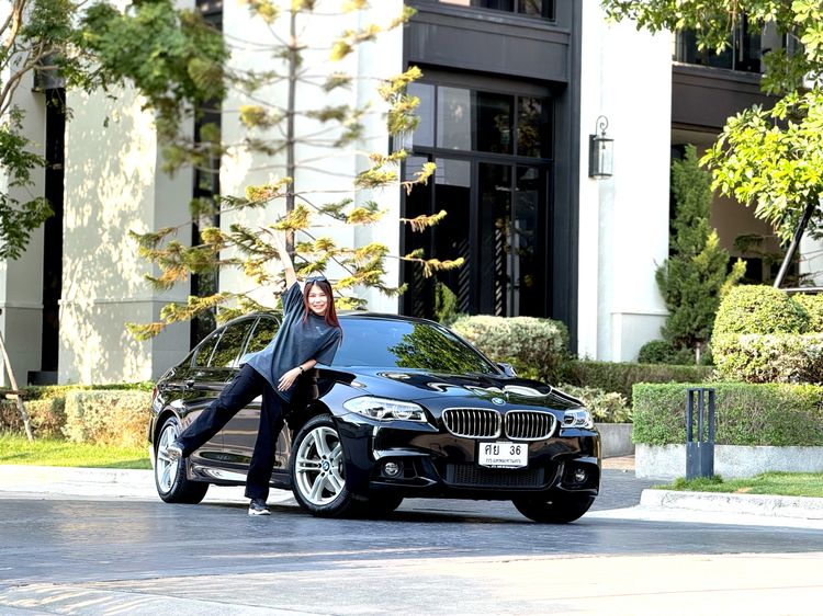 รถ BMW Series 5 528i สี ขาว