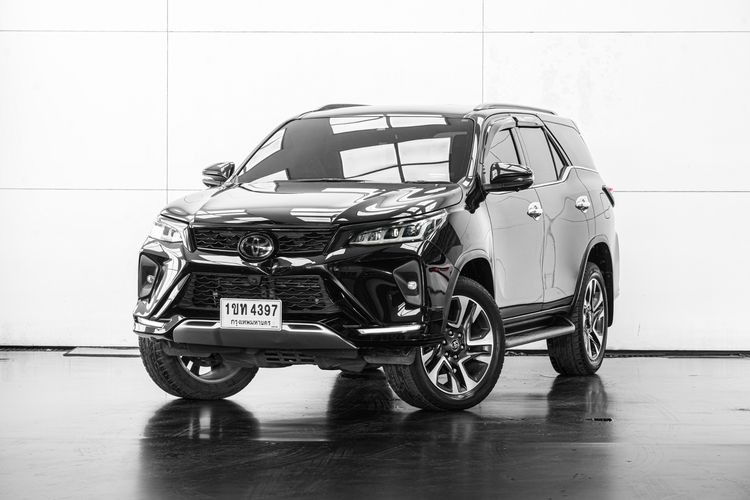 รถ Toyota Fortuner 2.8 Legender 4WD สี ดำ