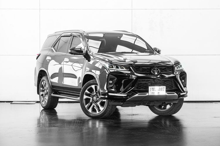 Toyota Fortuner 2019 2.8 Legender 4WD Utility-car ดีเซล ไม่ติดแก๊ส เกียร์อัตโนมัติ ดำ รูปที่ 2