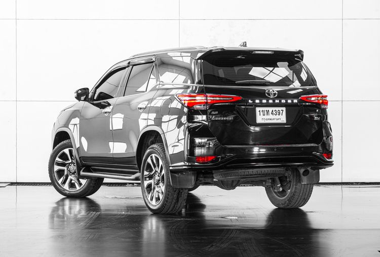Toyota Fortuner 2019 2.8 Legender 4WD Utility-car ดีเซล ไม่ติดแก๊ส เกียร์อัตโนมัติ ดำ รูปที่ 4