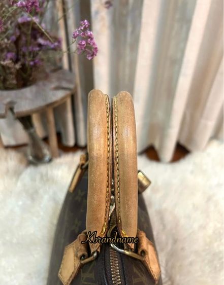 Louis Vuitton Monogram Alma Handbag  รูปที่ 16