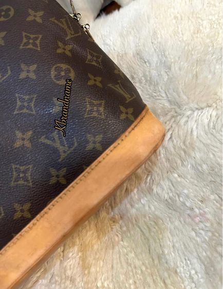 Louis Vuitton Monogram Alma Handbag  รูปที่ 7