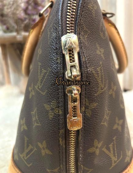 Louis Vuitton Monogram Alma Handbag  รูปที่ 13