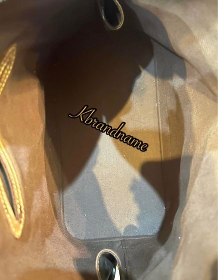 Louis Vuitton Monogram Alma Handbag  รูปที่ 17