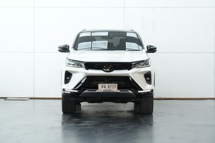 Toyota Fortuner 2019 2.8 Legender Black Top 4WD Utility-car ดีเซล ไม่ติดแก๊ส เกียร์อัตโนมัติ ขาว รูปที่ 3