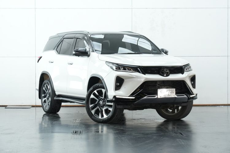 Toyota Fortuner 2019 2.8 Legender Black Top 4WD Utility-car ดีเซล ไม่ติดแก๊ส เกียร์อัตโนมัติ ขาว รูปที่ 2