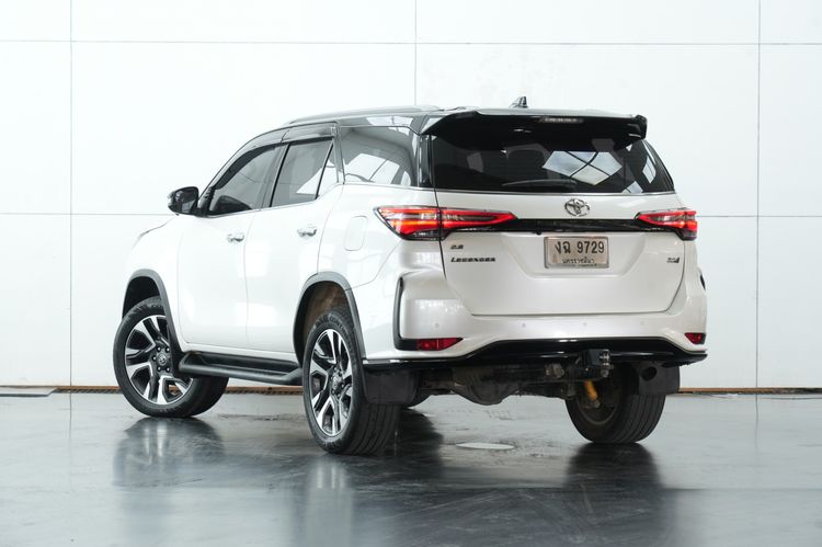Toyota Fortuner 2019 2.8 Legender Black Top 4WD Utility-car ดีเซล ไม่ติดแก๊ส เกียร์อัตโนมัติ ขาว รูปที่ 4