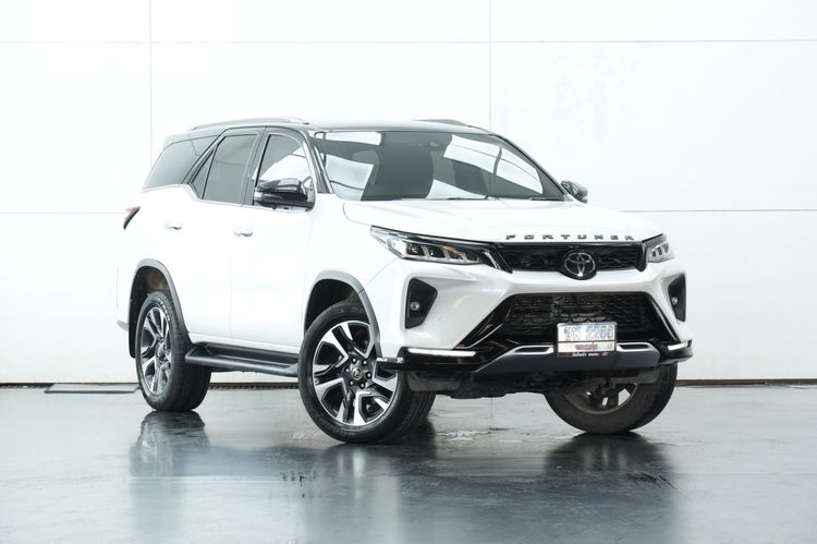 Toyota Fortuner 2023 2.4 Legender Black Top Utility-car ดีเซล ไม่ติดแก๊ส เกียร์อัตโนมัติ ขาว รูปที่ 2