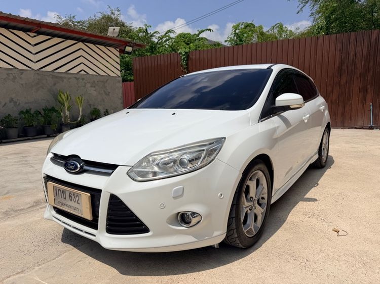รถ Ford Focus 2.0 Sport สี ขาว