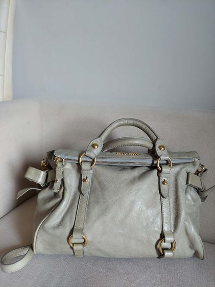 กระเป๋า MIU MIU โบว์ สีขาวครีม