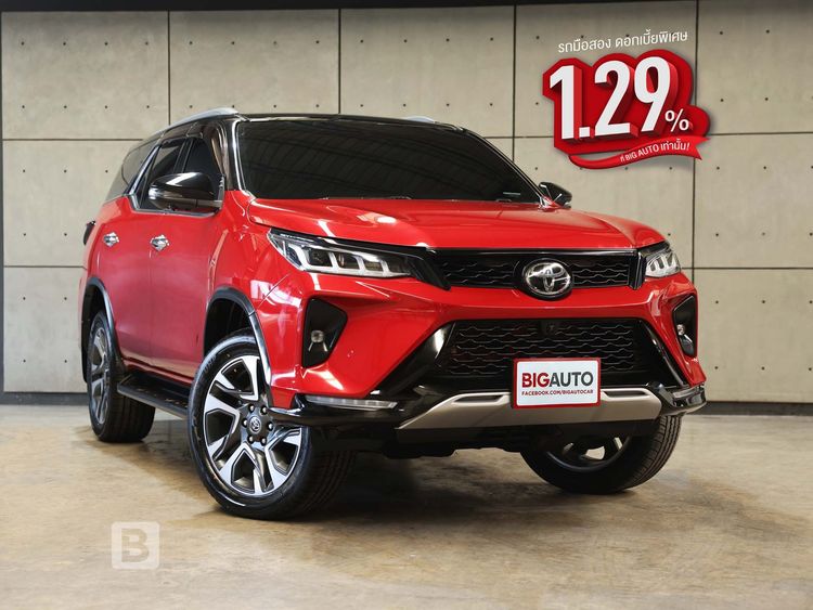รถ Toyota Fortuner 2.4 Legender Black Top 4WD สี แดง