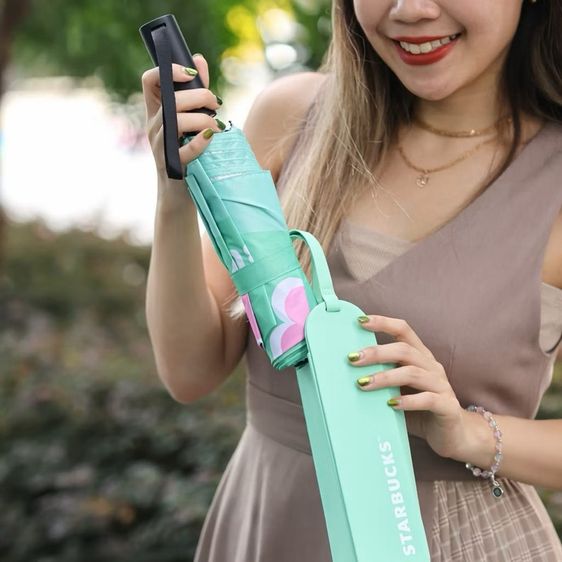 ร่ม Starbucks ของแท้จาก shop ของใหม่ มี 2 สี สีเขียวกับสีน้ำเงิน ขนาดมาตรฐานพกพา  21 นิ้ว รูปที่ 4