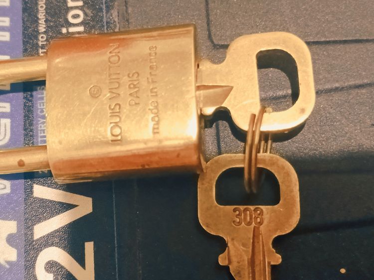 Louis vuitton กุญเเจทองเหลืองเเท้ รูปที่ 6