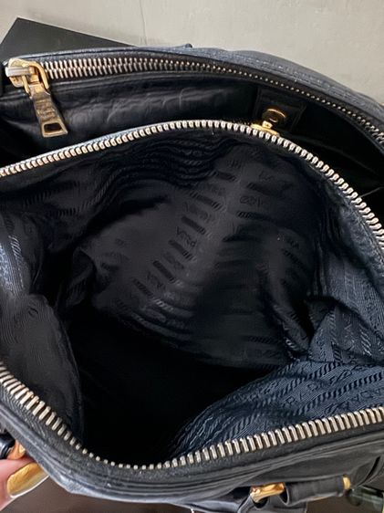 กระเป๋า Prada หนังสีดำแท้  รูปที่ 15