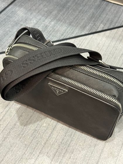 กระเป๋า Crossbody Guess สีดำ รูปที่ 2
