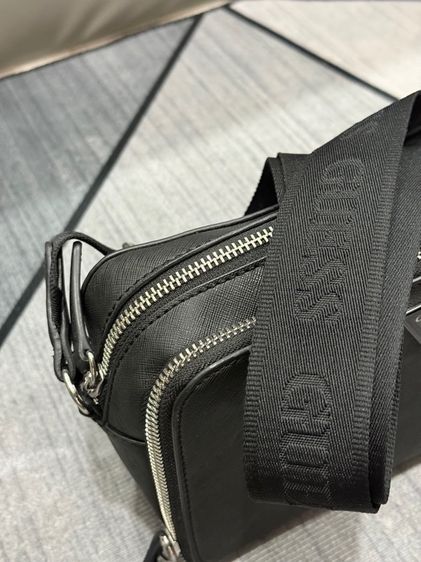 กระเป๋า Crossbody Guess สีดำ รูปที่ 5