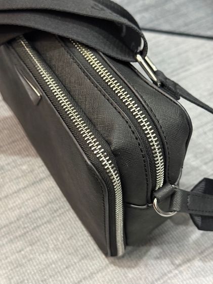 กระเป๋า Crossbody Guess สีดำ รูปที่ 3