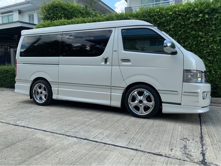 รถ Toyota Ventury 2.7 G สี ขาว