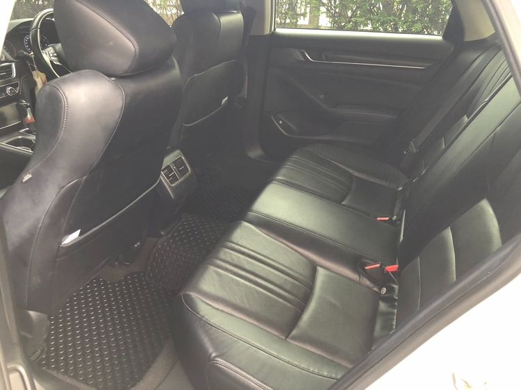 รถ Honda Accord 1.5 Turbo EL สี ขาว