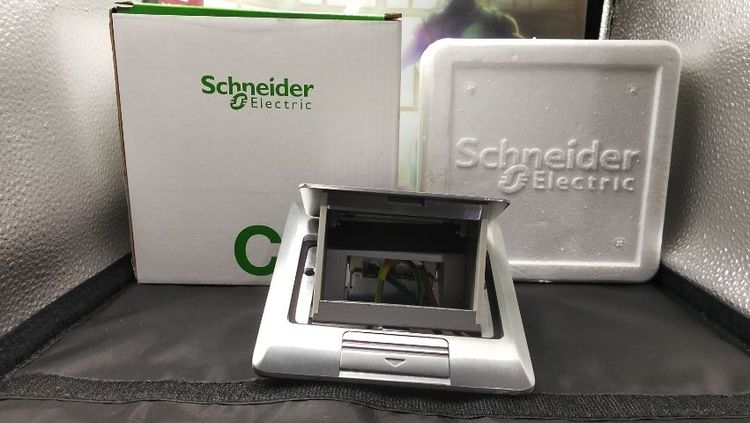 เต้ารับฝังพื้น SCHNEIDER E227F-ABE อะลูมิเนียม พร้อมกล่องฝัง ไม่รวมอุปกรณ์ภายใน

 รูปที่ 2