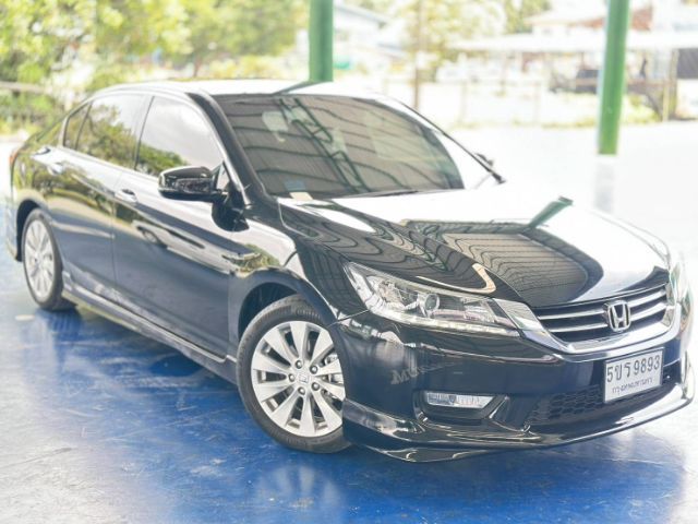 รถ Honda Accord 2.0 EL สี ขาว