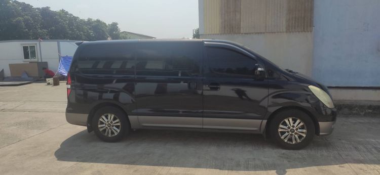 Hyundai H-1  2011 2.5 Deluxe Van ดีเซล ไม่ติดแก๊ส เกียร์อัตโนมัติ ดำ รูปที่ 2